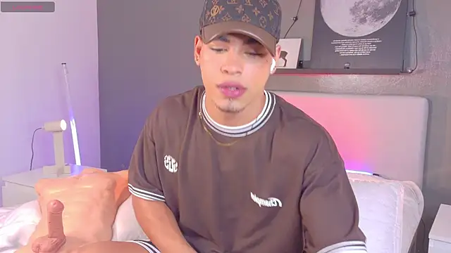 Snapshot of Ken-boy_ chatting on October 31, 2025, 11:29 am Ken-boy  online show from October 31, 2025, 11:29 am