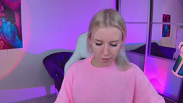 Snapshot of Selenatrend chatting on October 30, 2025, 12:14 pm Selenatrend online show from October 30, 2025, 12:14 pm