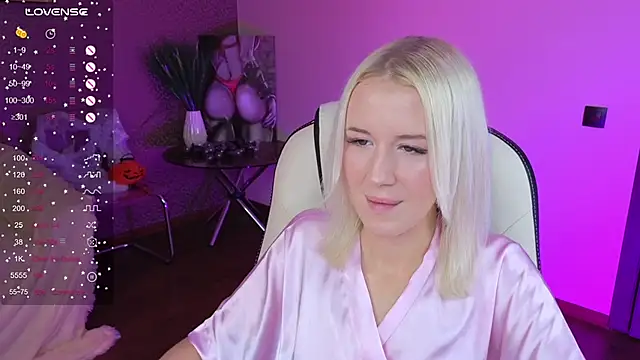 Snapshot of Selenatrend chatting on November 2, 2025, 12:54 pm Selenatrend online show from November 2, 2025, 12:54 pm