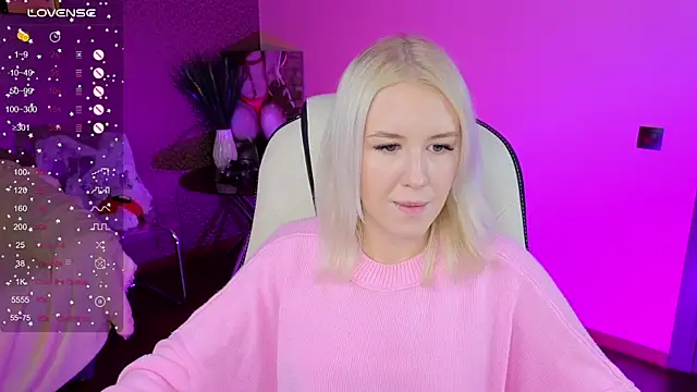 Snapshot of Selenatrend chatting on November 25, 2025, 12:16 pm Selenatrend online show from November 25, 2025, 12:16 pm