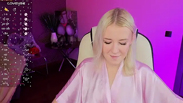 Snapshot of Selenatrend chatting on November 6, 2025, 12:31 pm Selenatrend online show from November 6, 2025, 12:31 pm