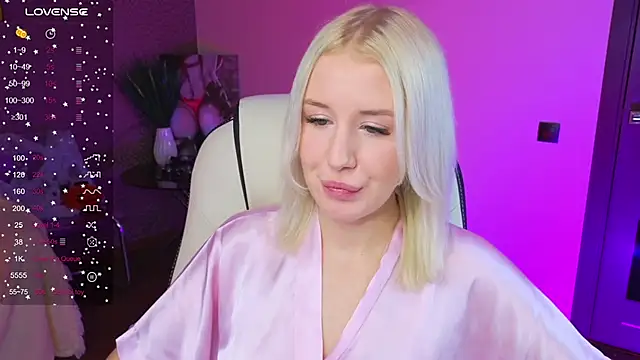 Snapshot of Selenatrend chatting on November 13, 2025, 12:53 pm Selenatrend online show from November 13, 2025, 12:53 pm