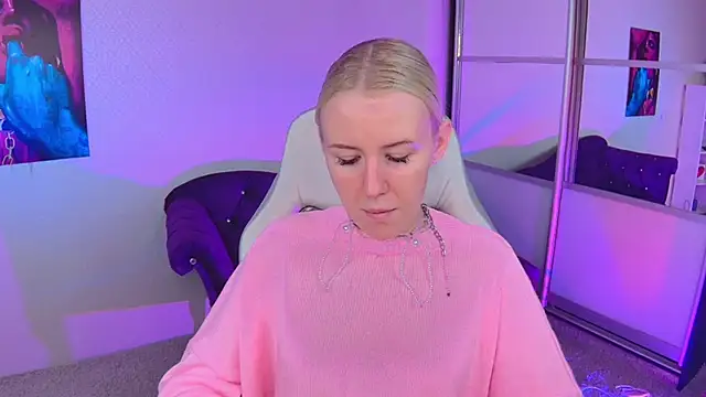 Snapshot of Selenatrend chatting on October 12, 2025, 12:17 pm Selenatrend online show from October 12, 2025, 12:17 pm