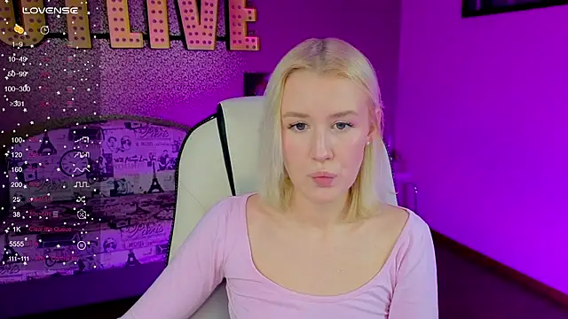 Snapshot of Selenatrend chatting on February 12, 2026, 12:05 pm Selenatrend online show from February 12, 2026, 12:05 pm