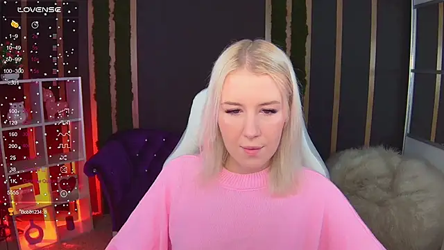 Snapshot of Selenatrend chatting on November 8, 2025, 12:20 pm Selenatrend online show from November 8, 2025, 12:20 pm