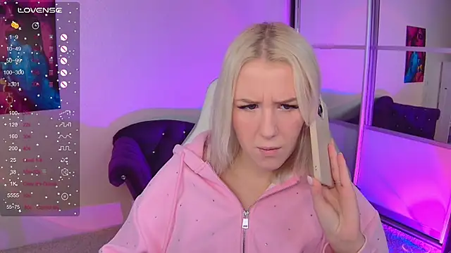 Snapshot of Selenatrend chatting on October 19, 2025, 6:27 am Selenatrend online show from October 19, 2025, 6:27 am