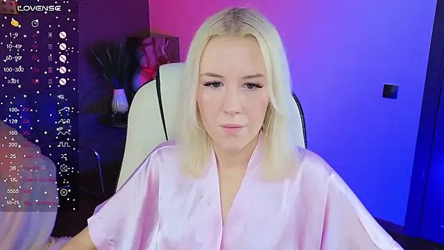 Snapshot of Selenatrend chatting on October 21, 2025, 6:35 am Selenatrend online show from October 21, 2025, 6:35 am