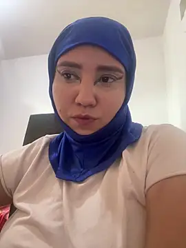 hannahayat online show from June 3, 2026, 2:44 pm