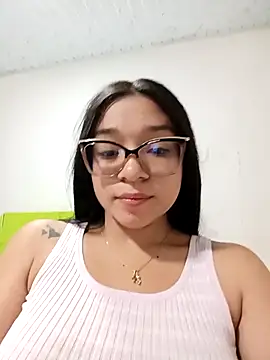 -VICKKY online show from September 22, 2025, 2:23 pm