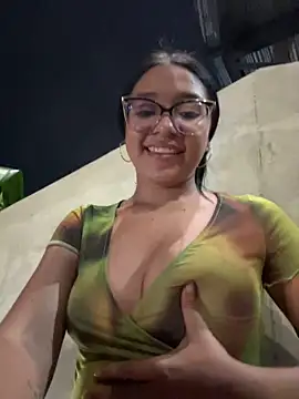 Snapshot of -VICKKY chatting on February 10, 2025, 1:03 am -VICKKY online show from February 10, 2025, 1:03 am