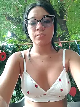 Snapshot of -VICKKY chatting on February 15, 2025, 1:27 pm -VICKKY online show from February 15, 2025, 1:27 pm