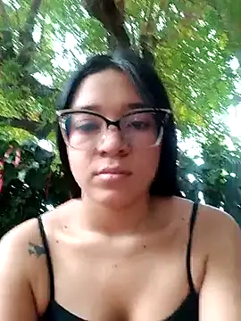 Snapshot of -VICKKY chatting on March 4, 2025, 1:59 pm -VICKKY online show from March 4, 2025, 1:59 pm