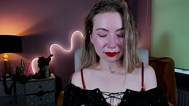 Snapshot of Mia_Tasty chatting on October 5, 2025, 1:35 pm Mia Tasty online show from October 5, 2025, 1:35 pm