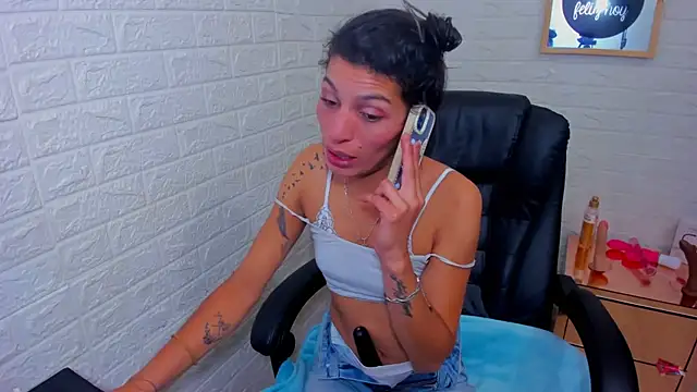 ImCrazzy online show from February 25, 2026, 2:06 pm