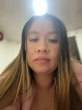 Snapshot of Emiily_lee chatting on January 17, 2026, 8:51 am Emiily lee online show from January 17, 2026, 8:51 am