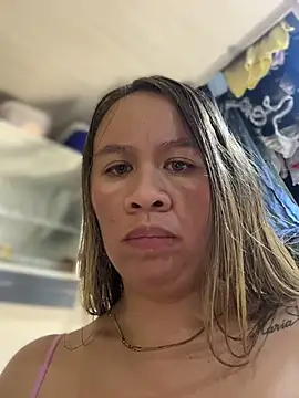 Snapshot of Emiily_lee chatting on February 7, 2026, 10:40 pm Emiily lee online show from February 7, 2026, 10:40 pm