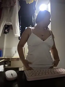 Snapshot of Emiily_lee chatting on February 2, 2026, 9:08 am Emiily lee online show from February 2, 2026, 9:08 am