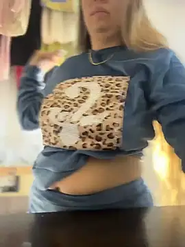 Snapshot of Emiily_lee chatting on February 11, 2026, 10:15 am Emiily lee online show from February 11, 2026, 10:15 am