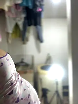 Snapshot of Emiily_lee chatting on October 18, 2025, 8:38 am Emiily lee online show from October 18, 2025, 8:38 am