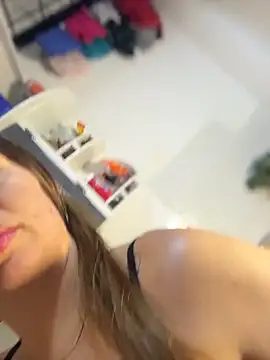 Snapshot of Emiily_lee chatting on February 17, 2026, 9:17 am Emiily lee online show from February 17, 2026, 9:17 am