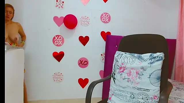 chantalsemenova1 online show from February 18, 2026, 2:57 pm