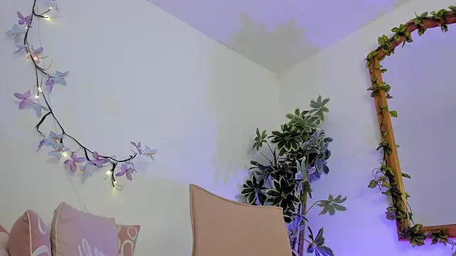 BonnieCute  online show from October 1, 2025, 12:27 am