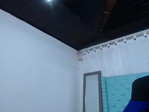 Snapshot of antonella_sweetlittle chatting on October 25, 2025, 12:17 pm antonella sweetlittle online show from October 25, 2025, 12:17 pm