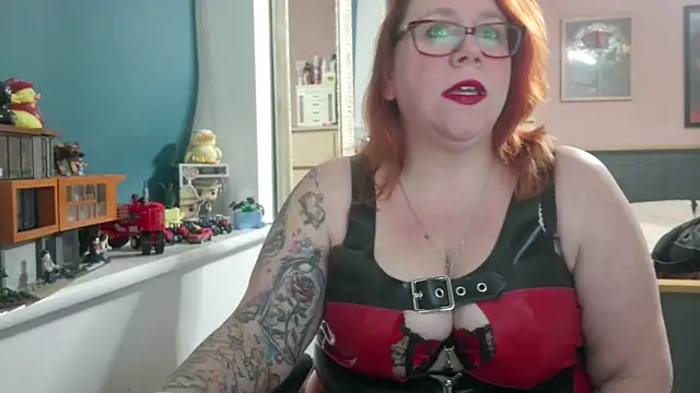 NikiDeeOfficial online show from February 11, 2026, 9:47 pm