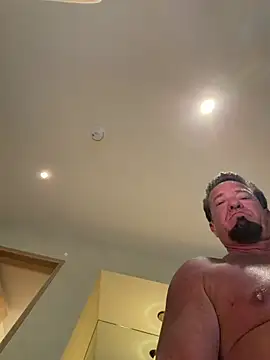 sluttydylan online show from June 4, 2026, 1:32 am