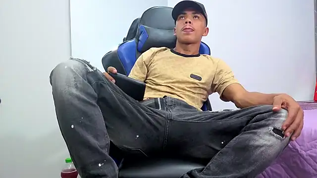 Snapshot of scarce_candy69 chatting on October 28, 2025, 4:13 am scarce candy69 online show from October 28, 2025, 4:13 am