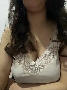 farah-36 online show from May 15, 2026, 12:52 am