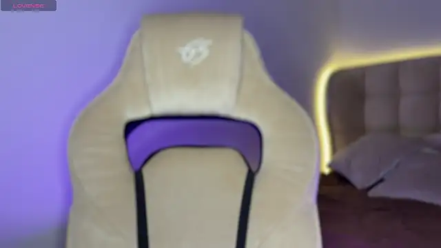 MarlynRobertsen online show from November 7, 2025, 1:26 pm