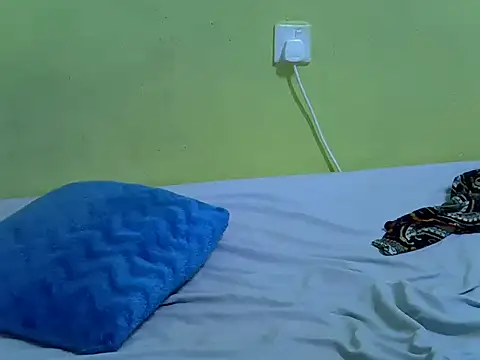 Snapshot of queendebbie chatting on October 15, 2025, 1:41 pm queendebbie online show from October 15, 2025, 1:41 pm