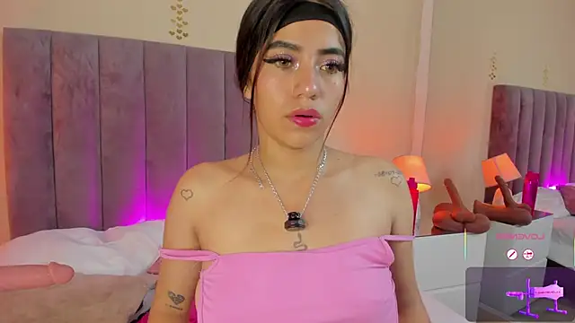 Megan Thompsonn online show from June 2, 2026, 1:33 pm