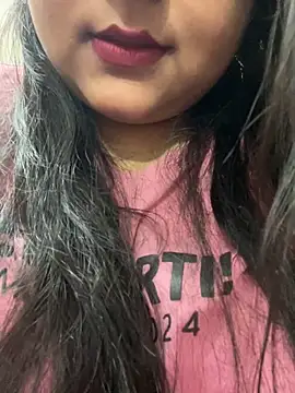 smile pretty online show from November 19, 2025, 4:29 pm