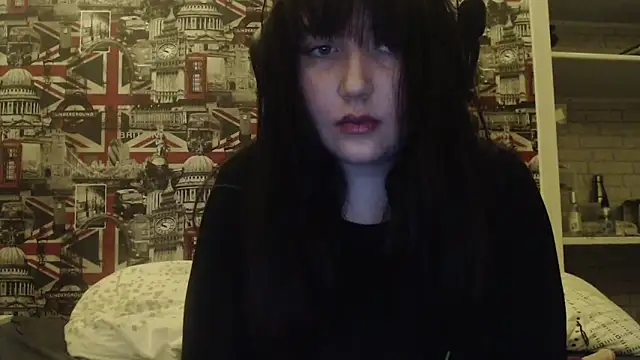 Lynylou online show from February 11, 2026, 10:53 pm