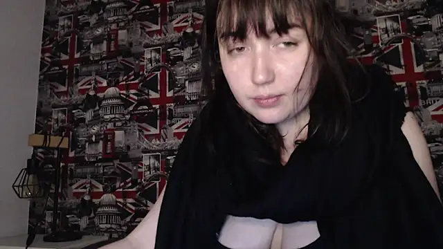 Lynylou online show from April 11, 2026, 10:57 pm