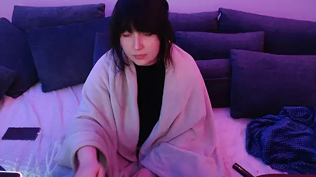 Lynylou online show from January 6, 2025, 11:41 pm