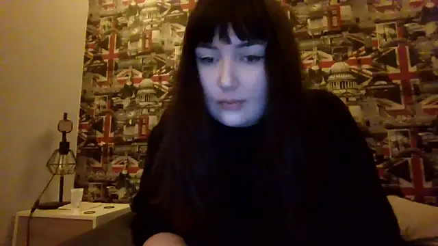 Lynylou online show from December 16, 2025, 8:02 pm