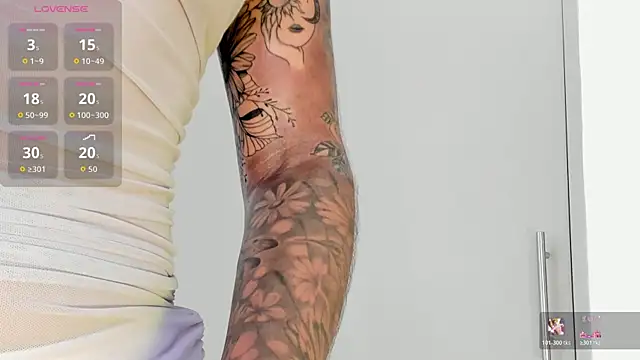 SeleneClark online show from January 13, 2026, 9:19 pm