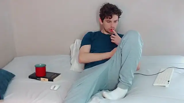 Snapshot of Elio555 chatting on February 11, 2025, 1:41 am Elio555 online show from February 11, 2025, 1:41 am
