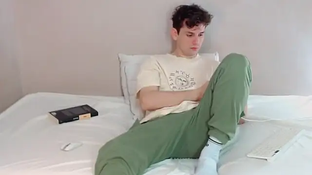 Snapshot of Elio555 chatting on February 26, 2025, 8:47 pm Elio555 online show from February 26, 2025, 8:47 pm