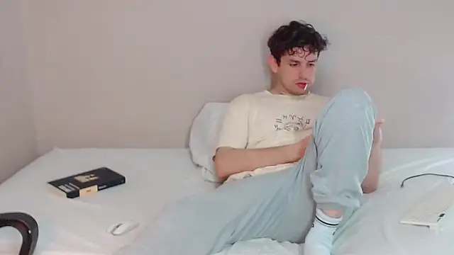Snapshot of Elio555 chatting on January 11, 2025, 2:30 am Elio555 online show from January 11, 2025, 2:30 am