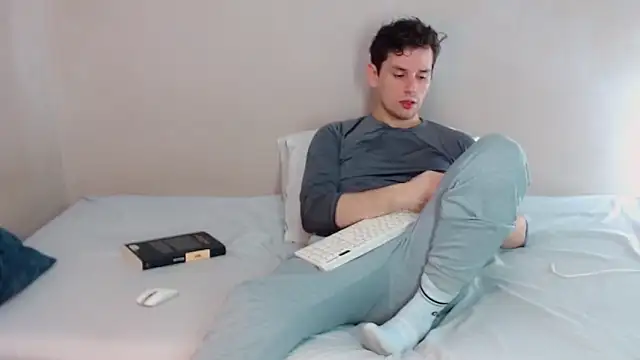 Snapshot of Elio555 chatting on March 2, 2025, 8:35 pm Elio555 online show from March 2, 2025, 8:35 pm