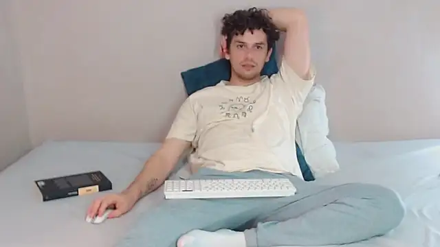 Snapshot of Elio555 chatting on February 7, 2025, 1:15 am Elio555 online show from February 7, 2025, 1:15 am