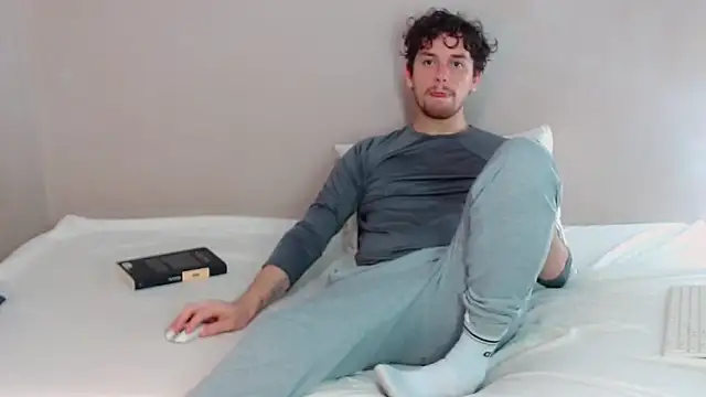 Snapshot of Elio555 chatting on February 23, 2025, 9:16 pm Elio555 online show from February 23, 2025, 9:16 pm