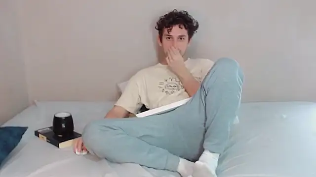 Snapshot of Elio555 chatting on February 9, 2025, 4:14 am Elio555 online show from February 9, 2025, 4:14 am