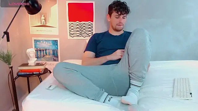 Snapshot of Elio555 chatting on October 18, 2025, 9:50 pm Elio555 online show from October 18, 2025, 9:50 pm