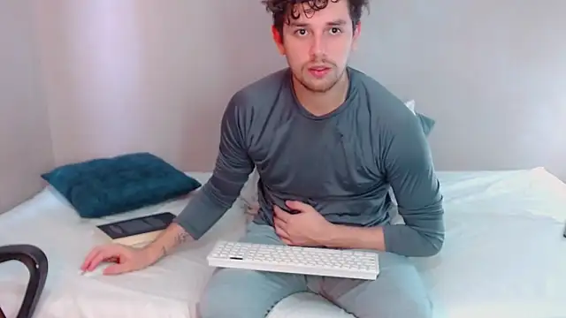 Snapshot of Elio555 chatting on January 25, 2025, 8:31 pm Elio555 online show from January 25, 2025, 8:31 pm