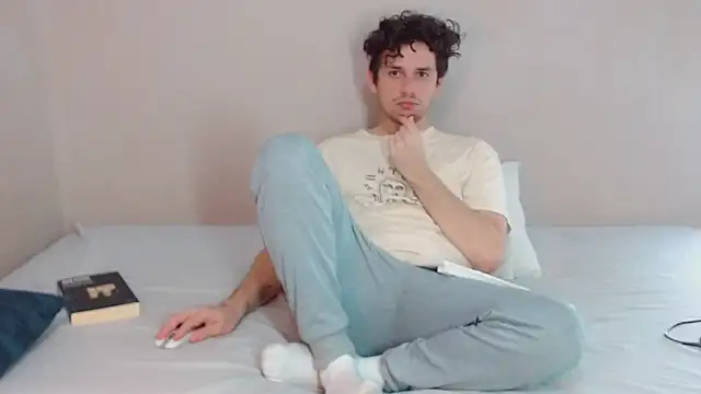 Snapshot of Elio555 chatting on February 9, 2025, 1:11 am Elio555 online show from February 9, 2025, 1:11 am